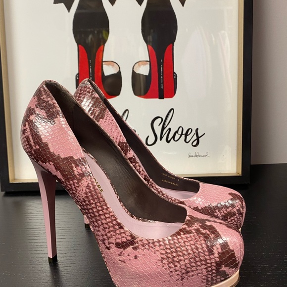 Pour Le Victorie Platform Pumps. Rose and Burgundy. Size 7. - Picture 3 of 3